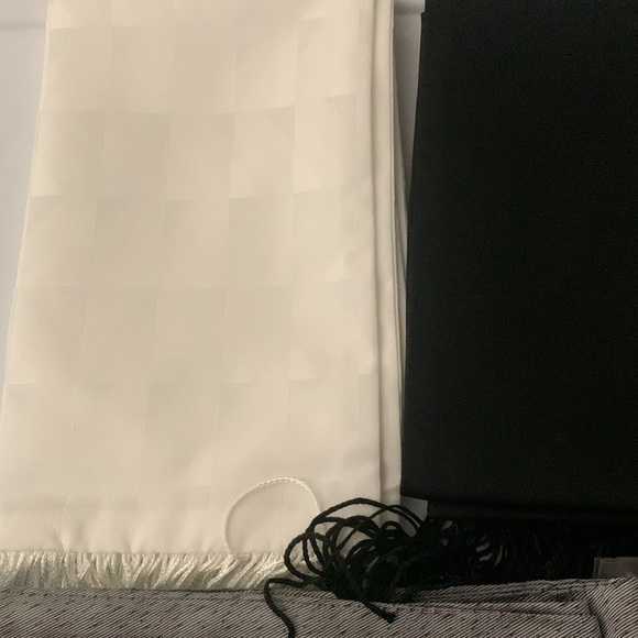 Five dress scarves - Picture 2 of 5